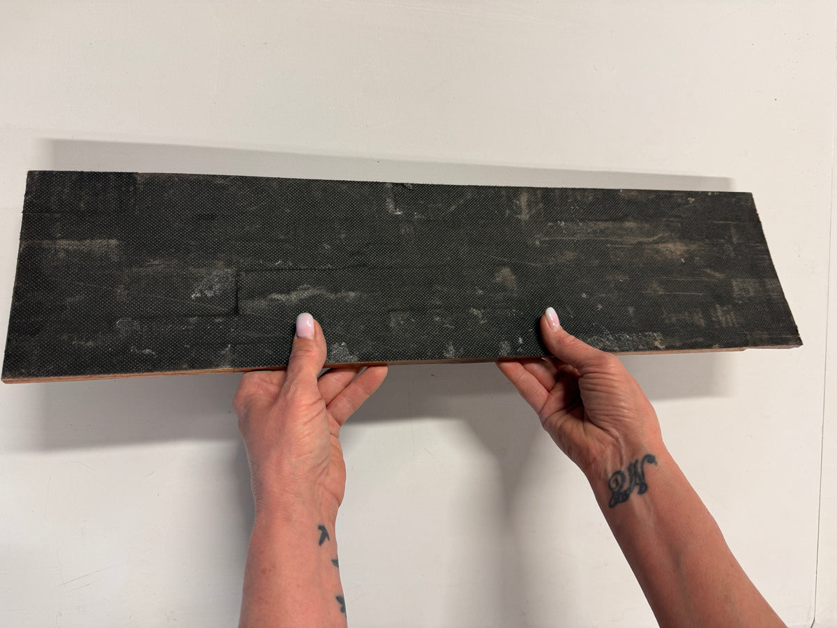 LINEAR SLIMWOOD USED FACE Split face charcoal wood panel - 15 x 60 cm